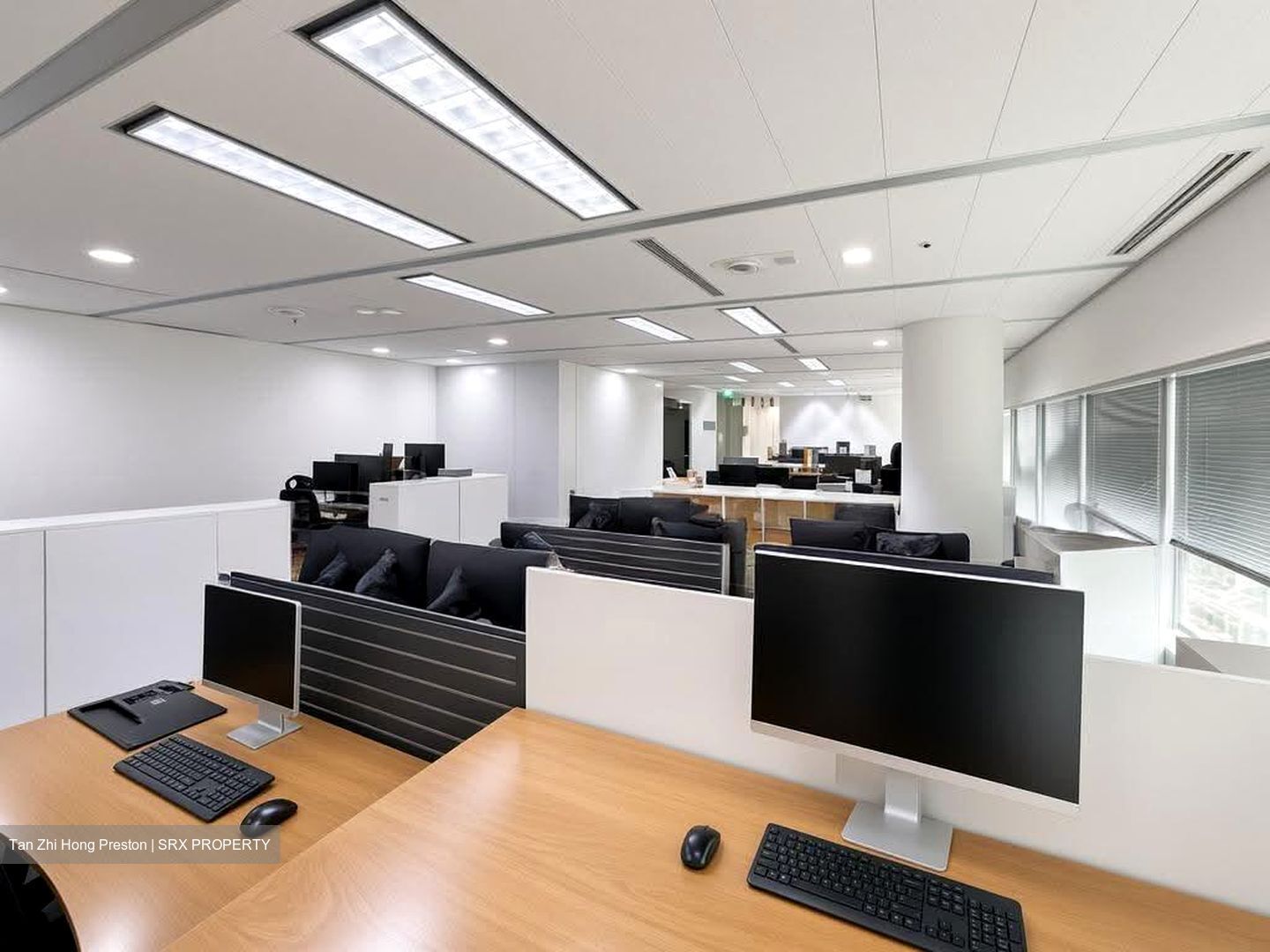 Gateway West (D7), Office #627359701